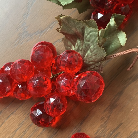 Lot of 11 Christmas red grape or berry cluster table holiday decorations - Picture 2 of 2